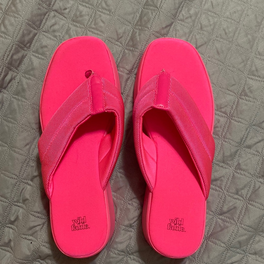NWNT Womens Size 11 Hot Pink Sandals